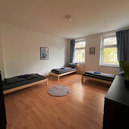 Apartment Mit 3 Schlafzimmern, Sehr Grosser Kueche Mit Essbereich Und Balkon In Magdeburg-sudenburg *
