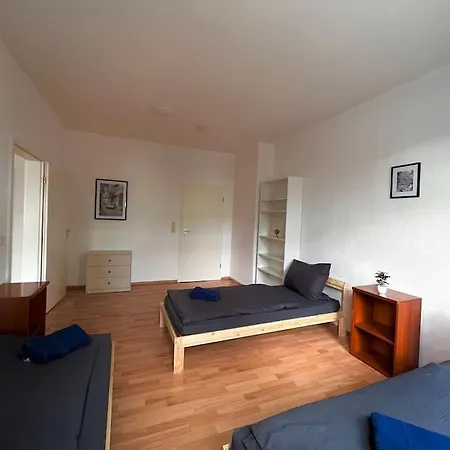 Mit 3 Schlafzimmern, Sehr Grosser Kueche Mit Essbereich Und Balkon In Magdeburg-sudenburg شقة *