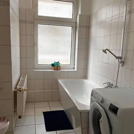 Mit 3 Schlafzimmern, Sehr Grosser Kueche Mit Essbereich Und Balkon In Magdeburg-sudenburg Magdeburg